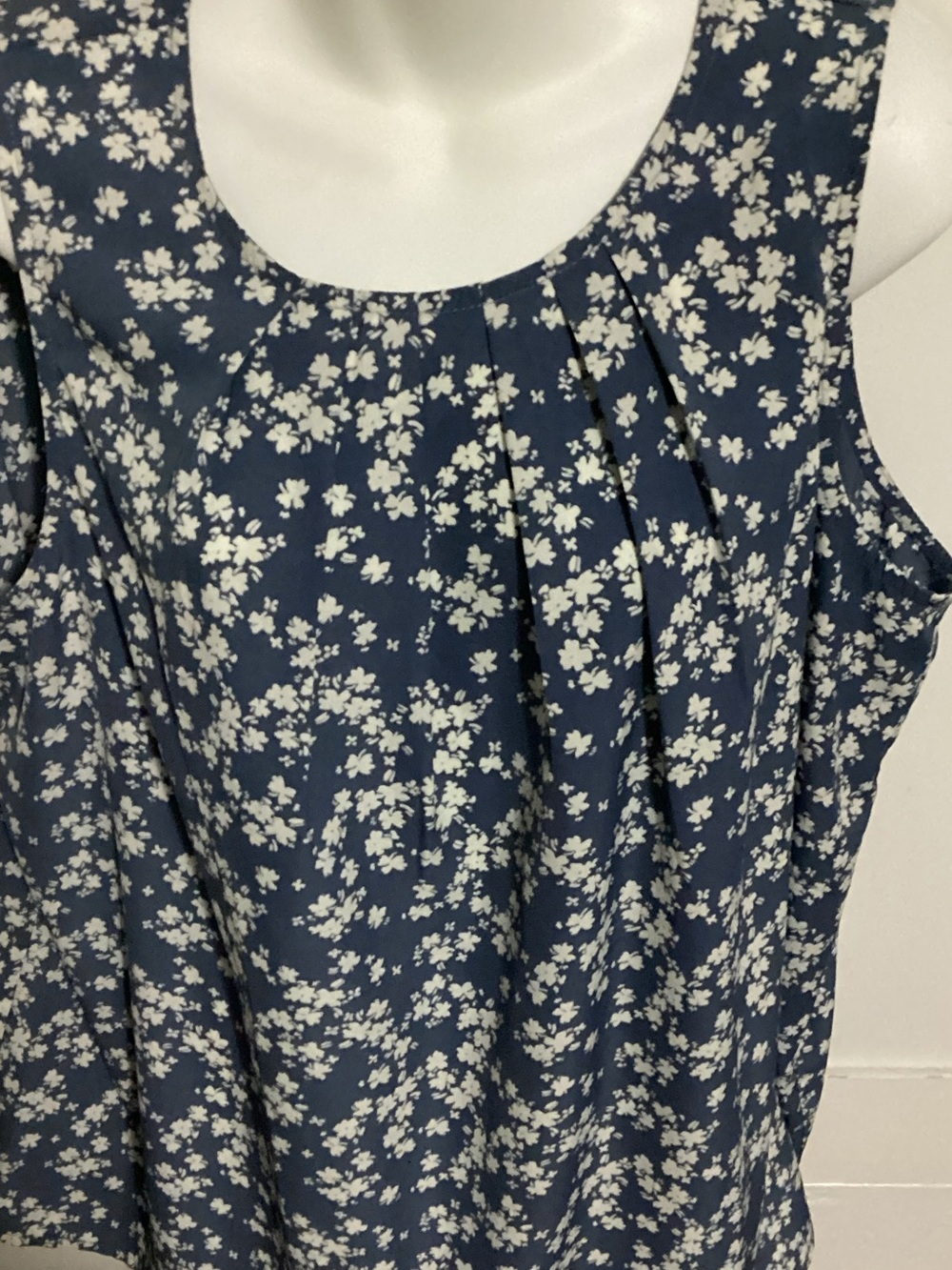 Women’s Navy Blue Floral Pleat Front Tank Top Size 1X